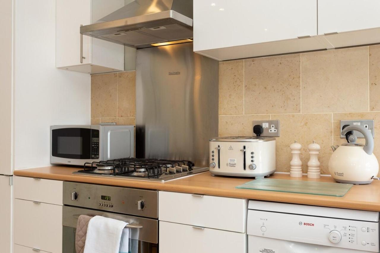 Quaint 2 Bedroom Flat - 9 Minutes Walk To Vauxhall Tube London Luaran gambar